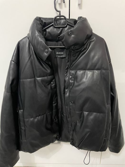 Vând geacă Stradivarius,marimea S-M,este c-am oversized
