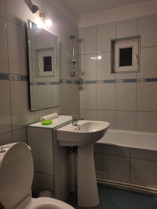 Inchiriez apartament 3 camere Rovine