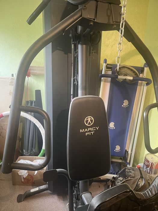 Тренажер многофункциональный  в отличном состоянии. Стол дома занимали