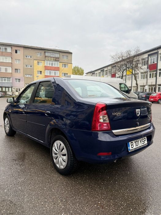 vând Dacia Logan 2010