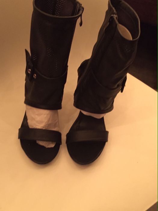 Sandale tip gheata, negre, deosebit de comode .