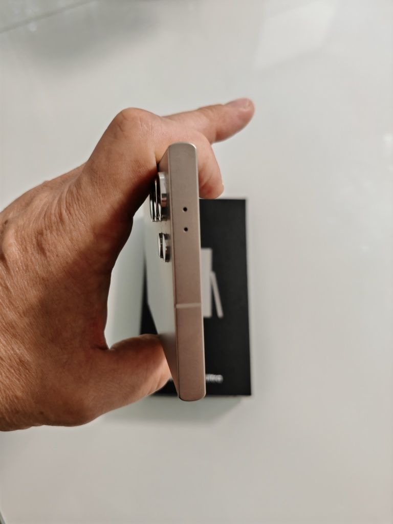 Samsung 24 Ultra Titanium gray
