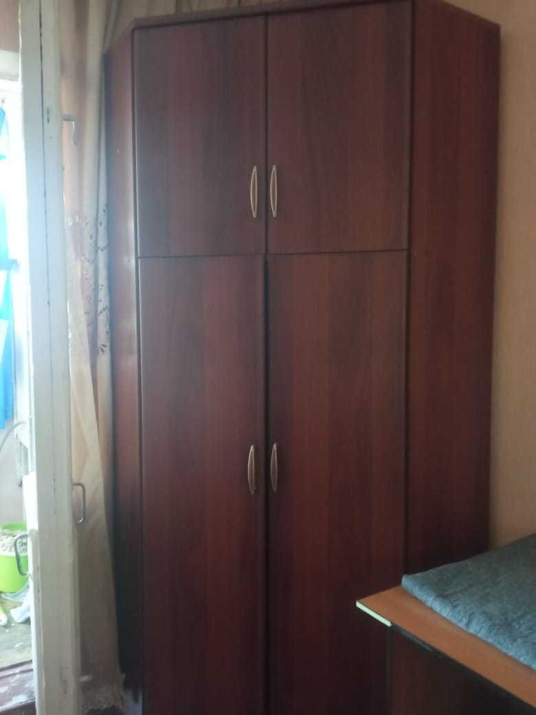 Продам угловой шкаф одежный