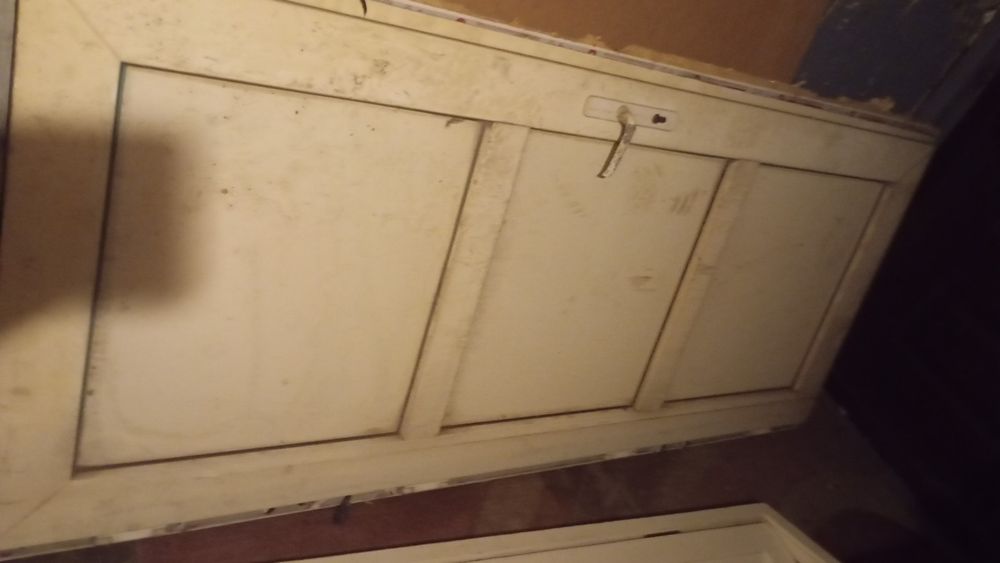 Пластиковая дверь