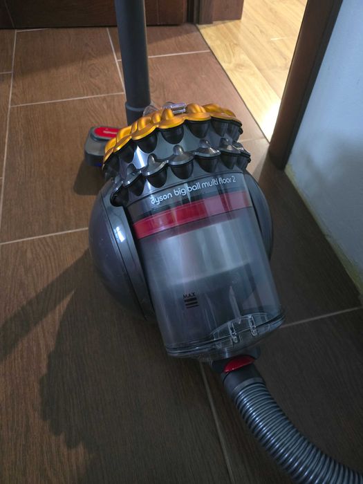 Aspirator dyson fara sac