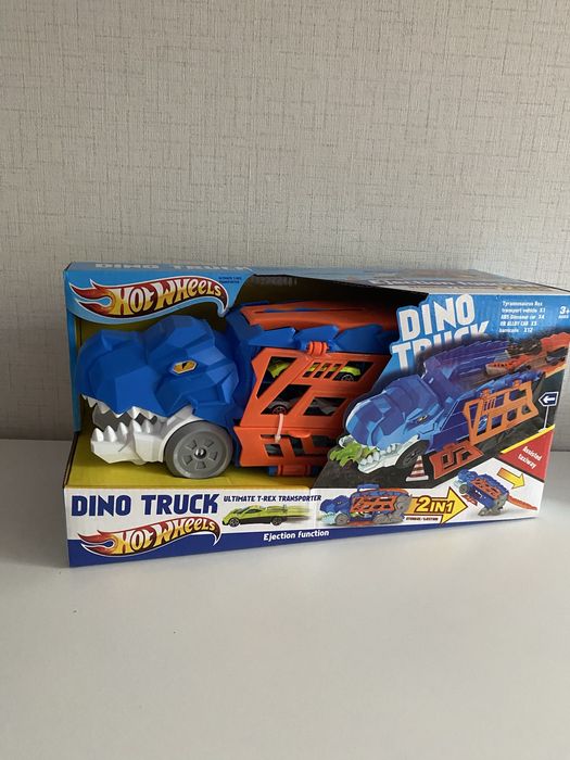 Дино камион и 3 метални коли - 2 в 1- писта, автовоз