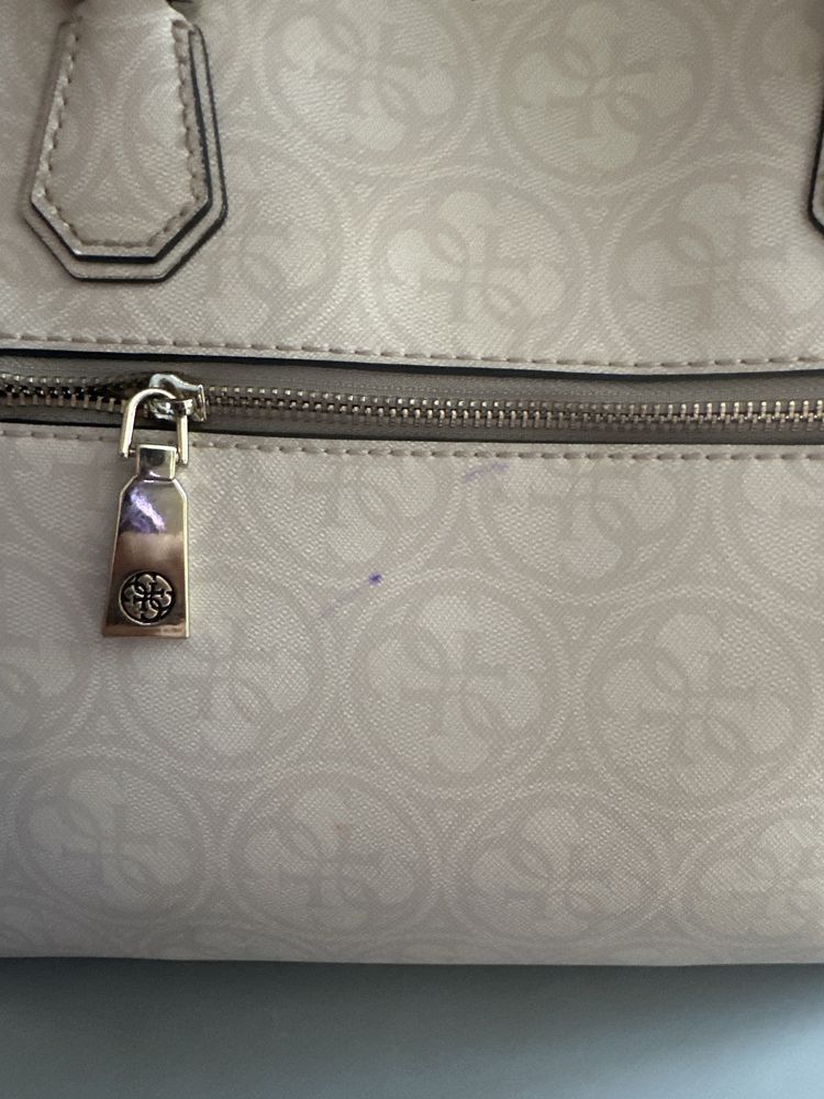 Сумка Guess бу в хорошем сгстоянии