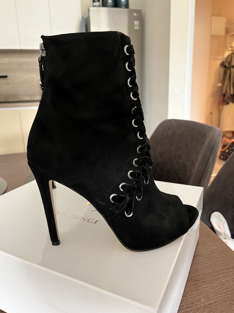 Обувки Guess на висок ток