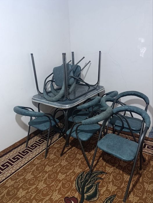 6 kishilik stol stul sotiladi yangi  1 ooo ooo ga vervoramiz 6komplekt