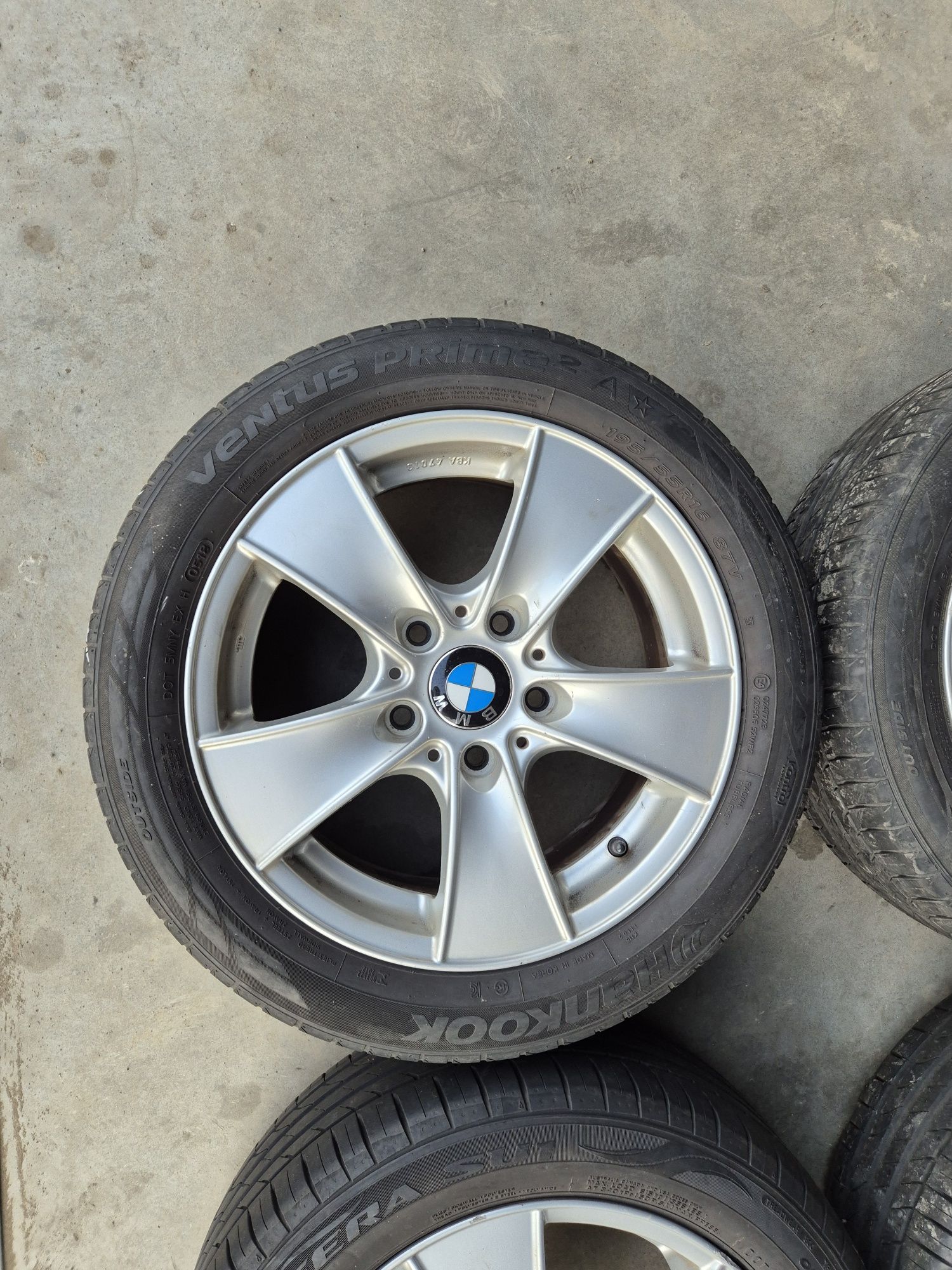 Jante aliaj si anvelope de vara bmw pe 16" 195/55R16 an 2009