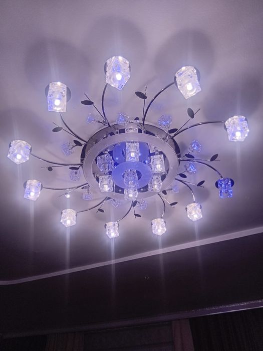 Продается люстра