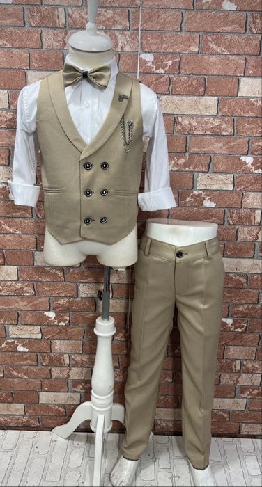 Елегантни детски костюми – стил и класа за малки джентълмени!