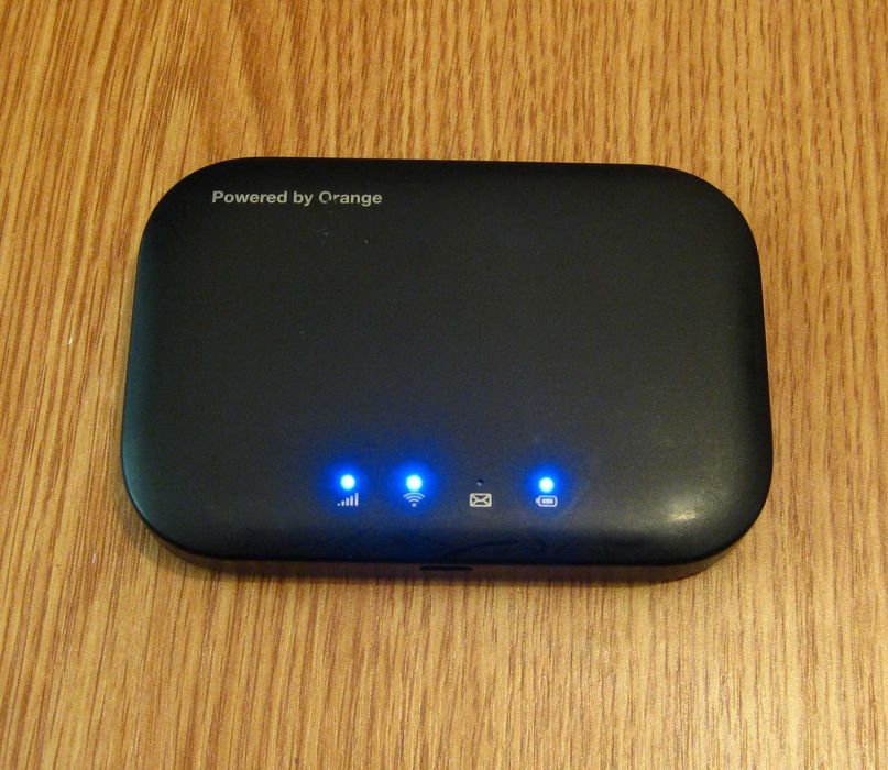 Hotspot portabil router WiFi 4G+ modem SIM Alcatel MW70 cat. 7 300/100