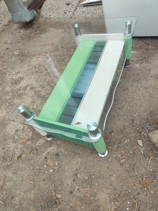 Столик стеклянный в идеальном состоянии
