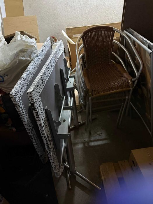 Set 4 scaune împletite + 2 mese rabatabile, ideale pentru terasă