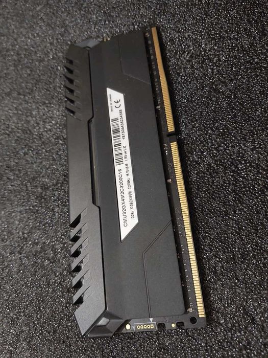 16GB 3200Mhz CL16 - Corsair Vengance RGB PRO