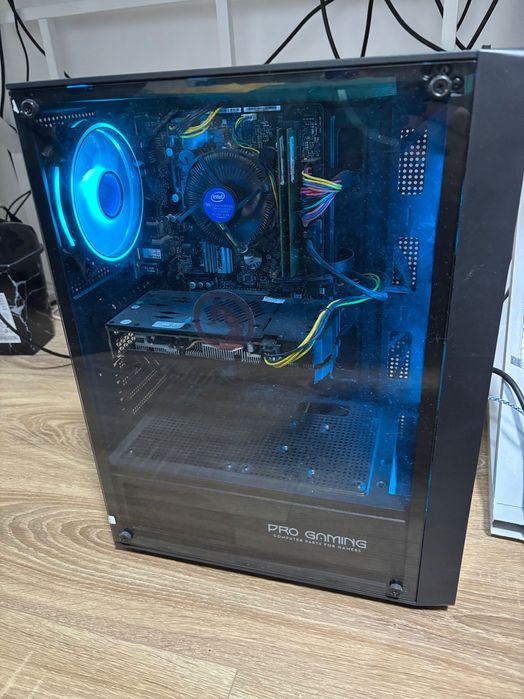 Vând PC PRO Gaming +monitor și accesorii