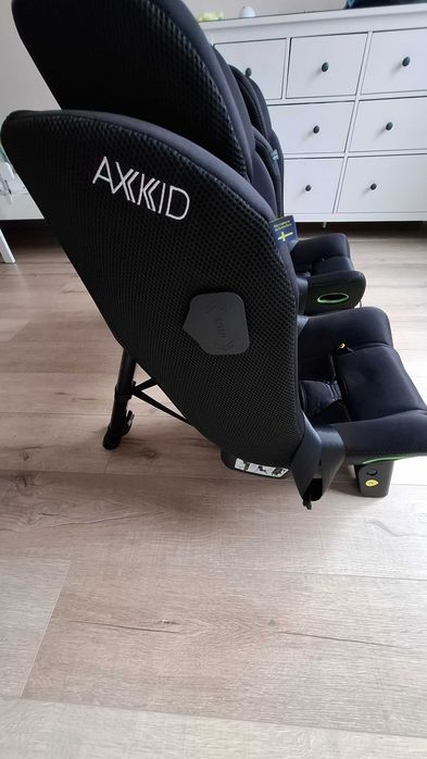 Axkid Movekid стол за кола