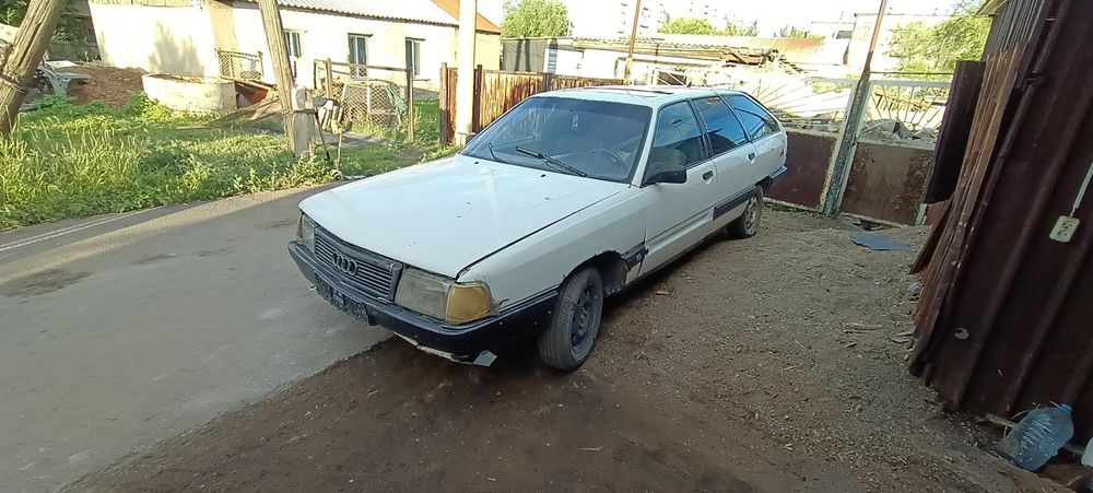 Ауди 100 С3 1.8 МКПП на запасные части