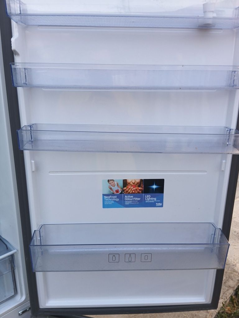 Хладилник BEKO 70 см. За ремонт /части.