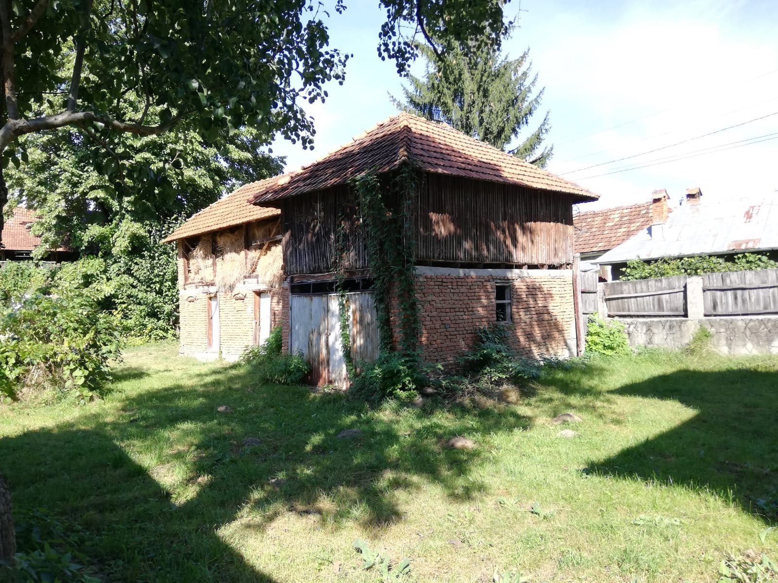 Casa in stil brancovenesc+ teren de vanzare la 2 ore de Bucuresti