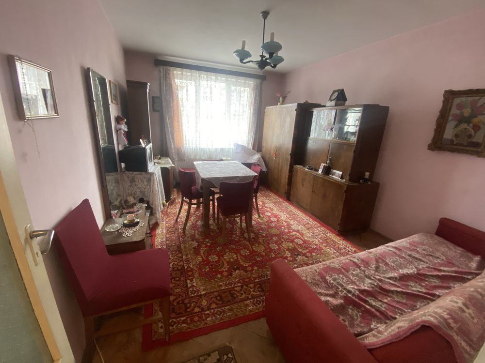 Vand Apartament cu 2 camere.