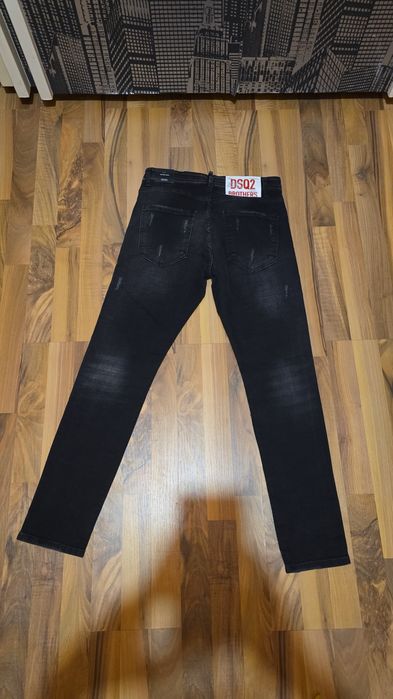 Vând blugi dsquared 2