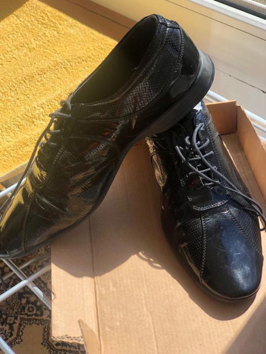 Vand pantofi piele lacuita barbati