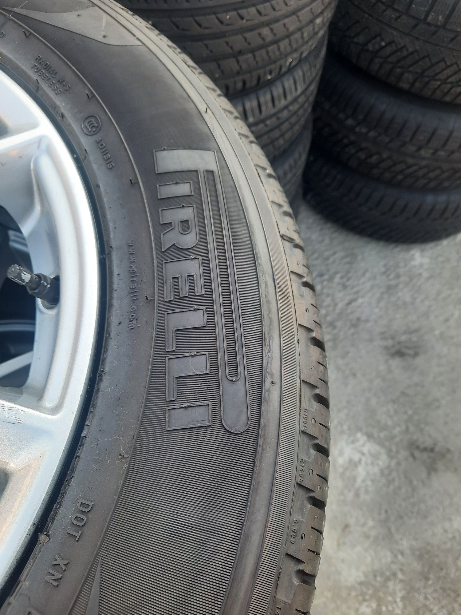 4 Броя 235/65/19 Pirelli 7,6мм