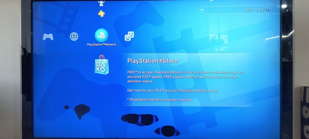 Продавам pleystation 3 три бороя плюс dvd