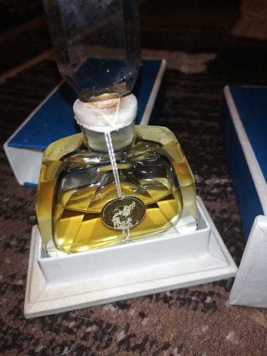 Vand parfum vintage rusesc,de colectie