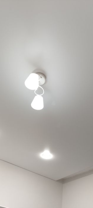 Продам 2 люстры за