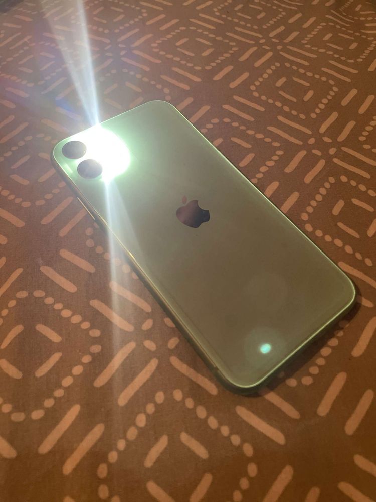 Vand iphone 11 blu impecabil fara, nicio problema !! 64 GB !!