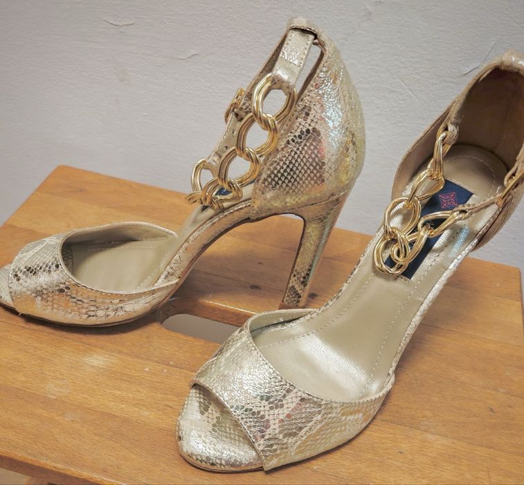 Sandale aurii model “sarpe”