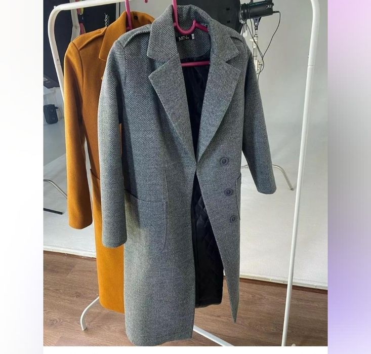 Продам новое пальто демисизоное  размер 50-52, если на 48 то как оверс