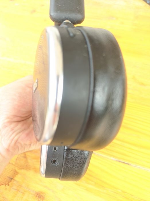 active noise canceling wireless akg