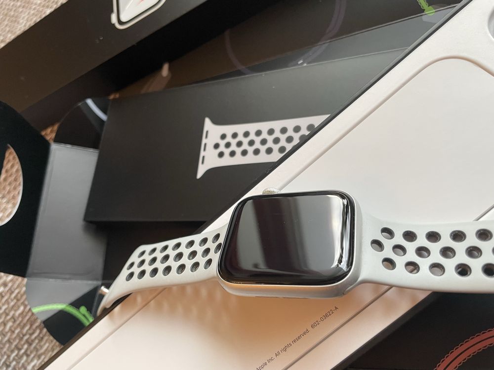 Apple Watch Series 6 GPS, Silver Aluminium 44mm NIKE Edition + подарък