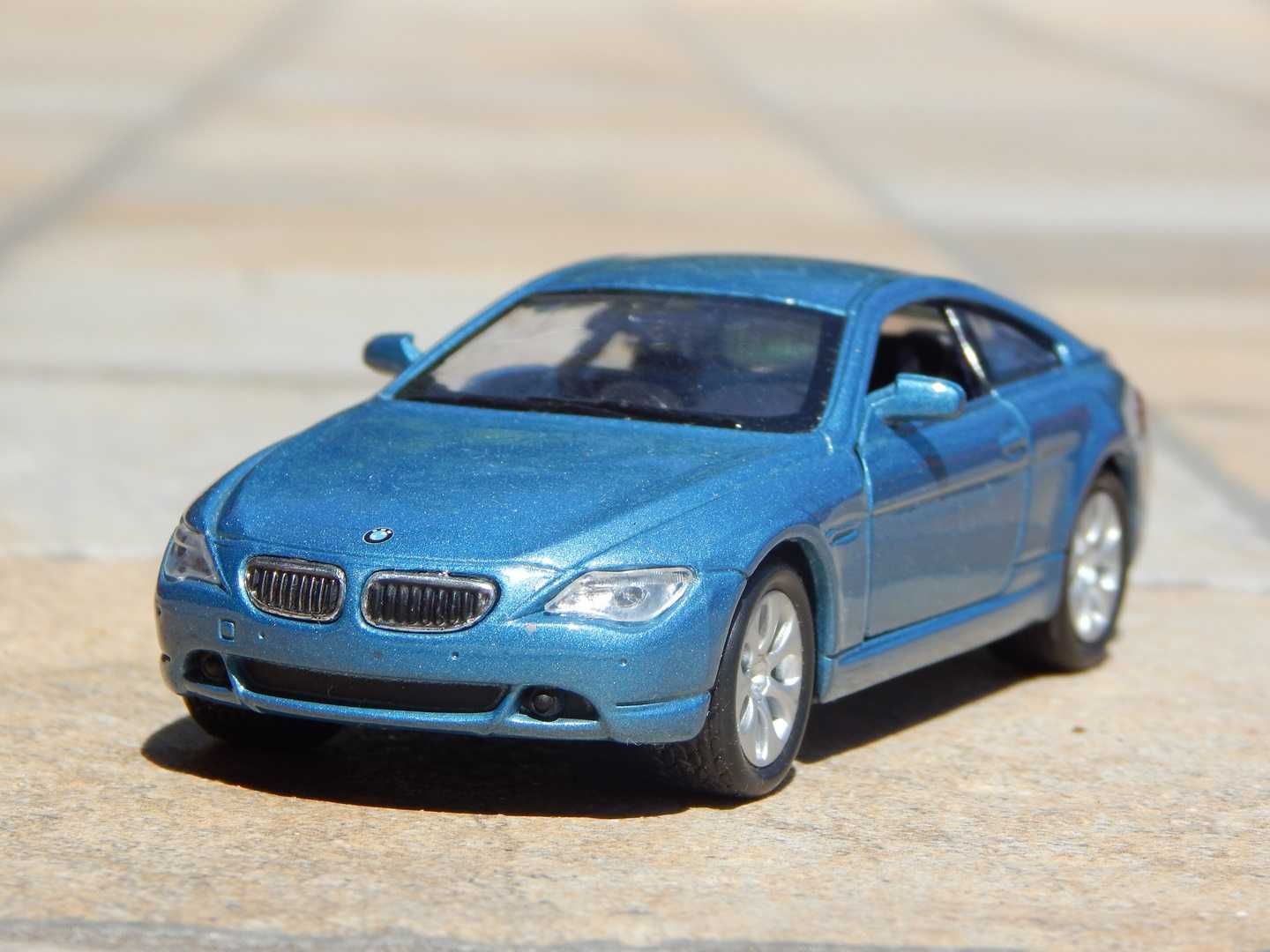 Macheta BMW Seria 6 (E63) 645 Ci 2003 sc 1:36 la cutie