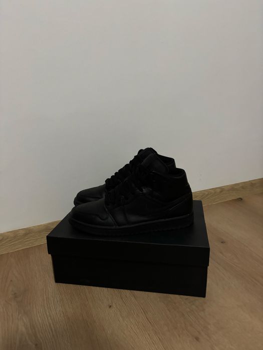 Vand Jordan 1 Mid Black-stare perfecta ,Originali!!!