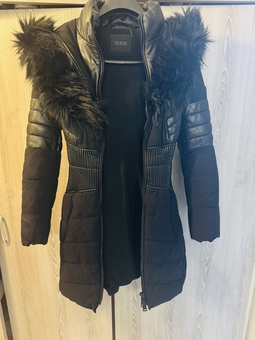 Черно Яке Guess