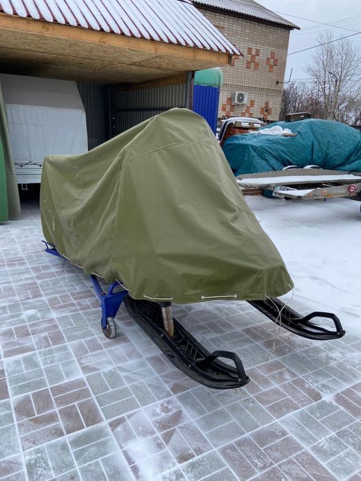 Продам чехол на снегоход подходит под все из прочного материала