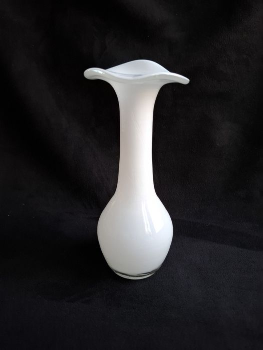 Ваза для цветка. Белая ваза.