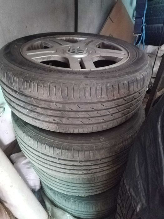 Гуми с джанти 205 55 16 от пасат б5