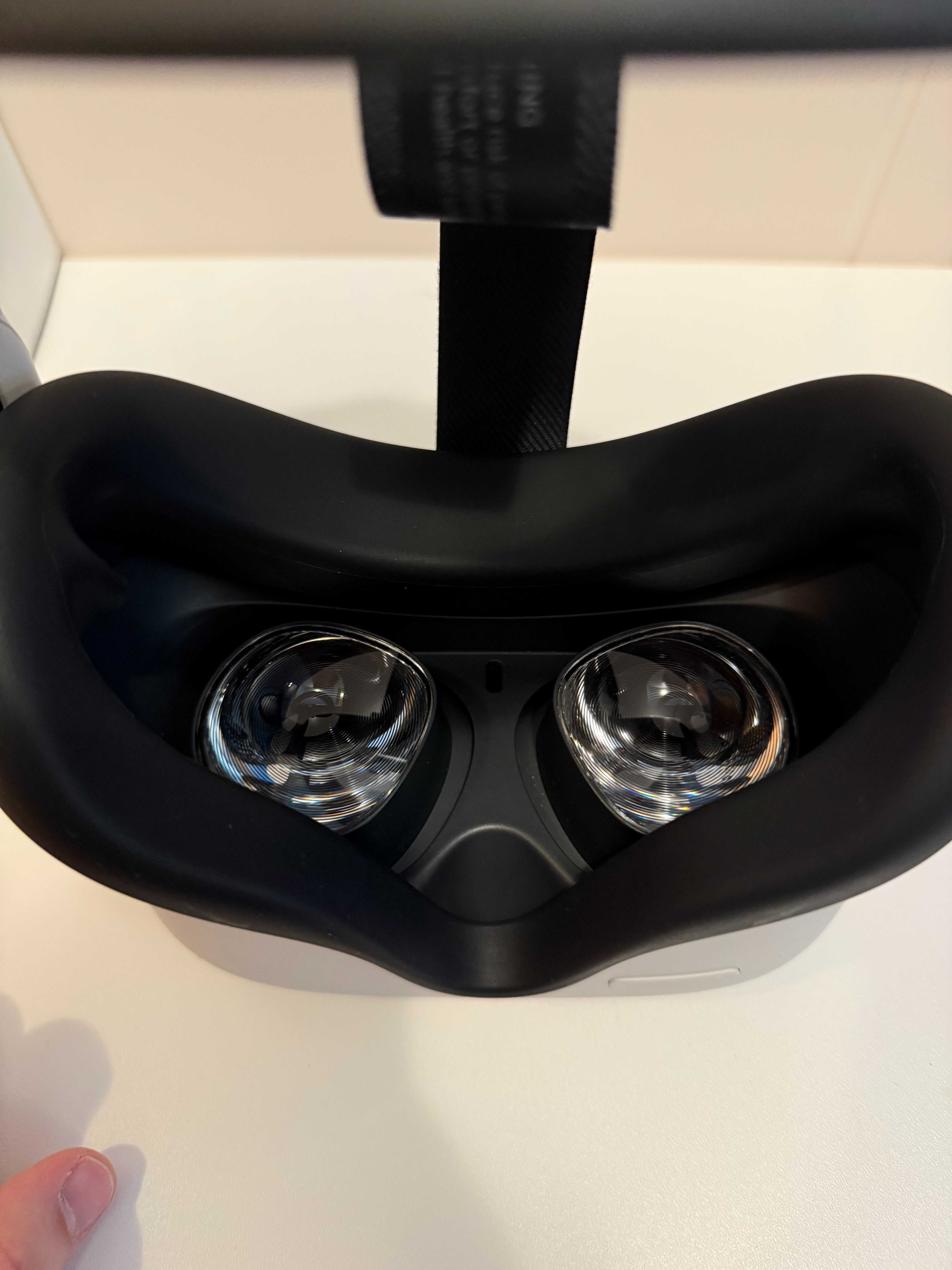 VR очила Meta Quest 2 128GB + Elite Strap
