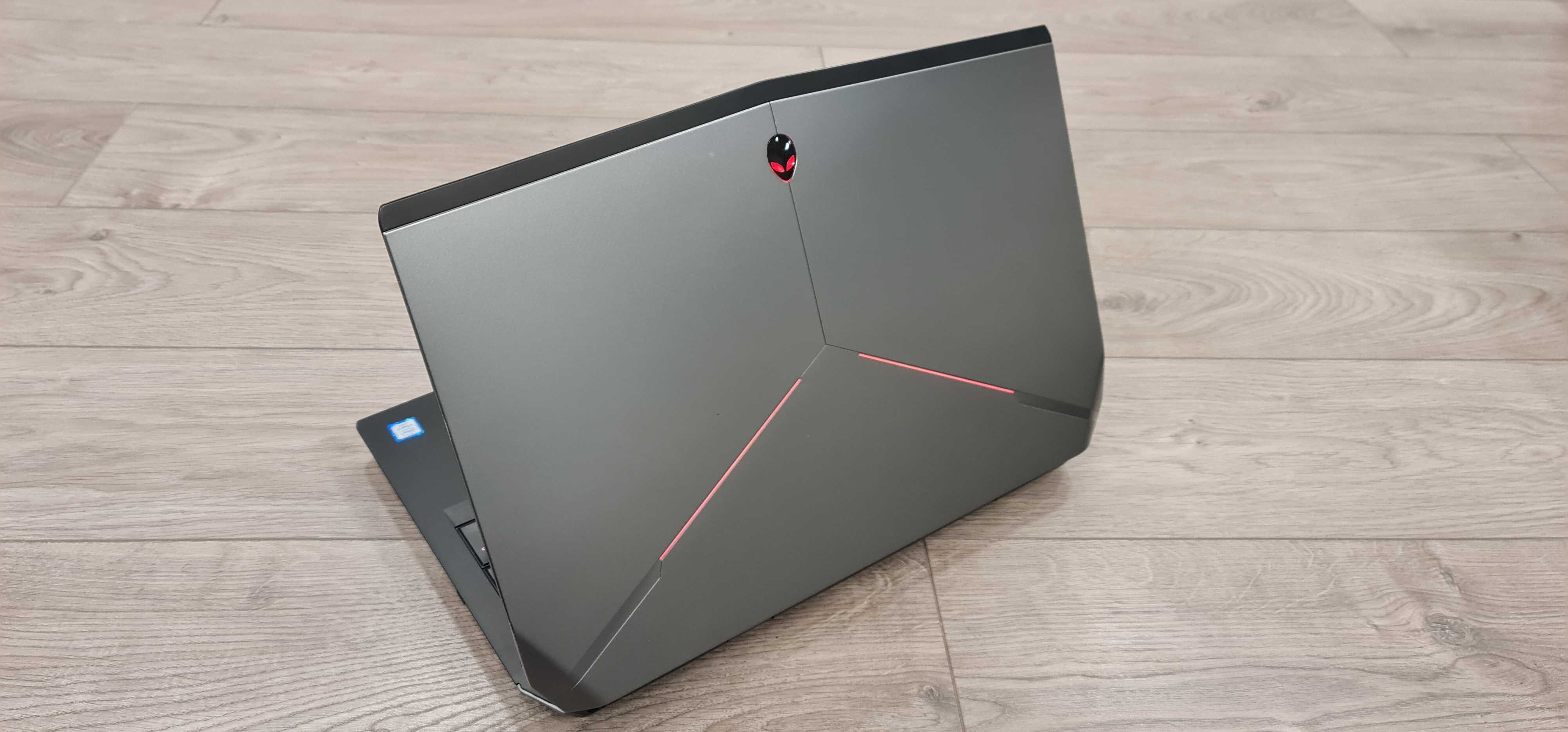 Laptop gaming alienware 17" ,intel core i7-6820hk ,video 8 gb, defect
