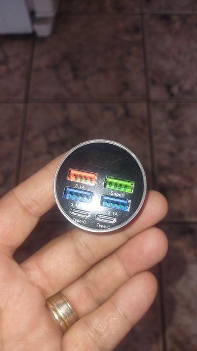 Incarcator de telefon pentru auto