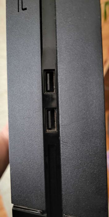 Конзола плейстейшън 4 slim 500GB