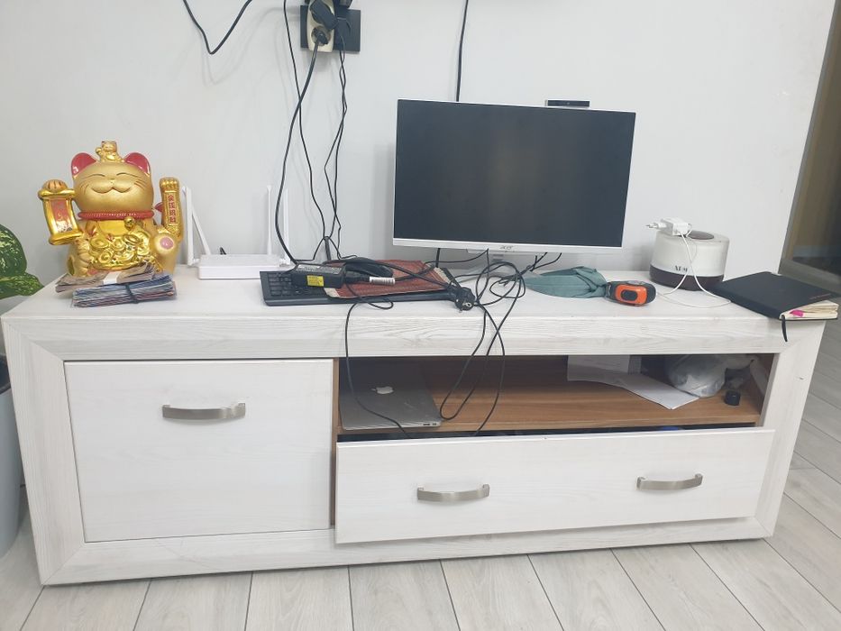 Продам тумбу под телевизор