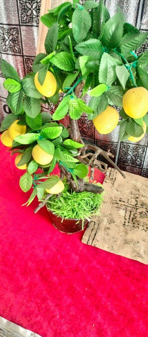 Продается искуственный лимонный дерево