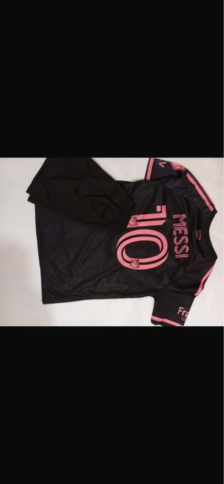 Se vând echipamente sportive